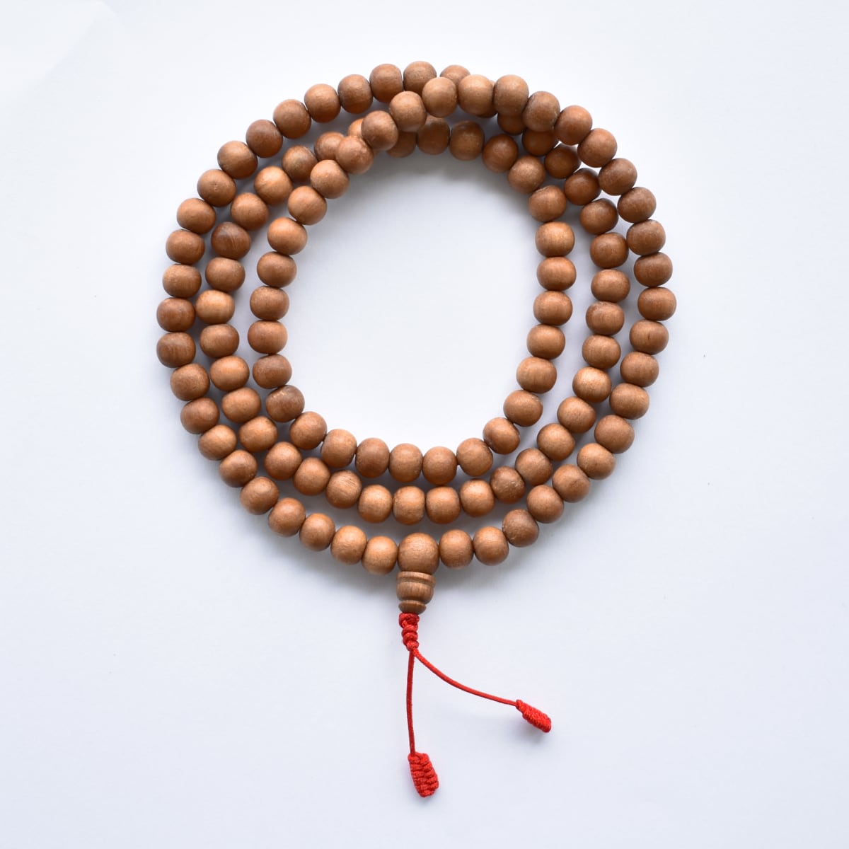 Mala Halskette Sandelholz mit roter Schnur 108 Perlen 8 mm